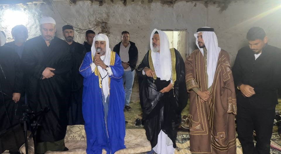 Şanlıurfa’nın Ceylanpınar ilçesinde yüzlerce vatandaş, kendi kendine yanan ev için