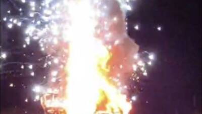 Şanlıurfa'nın Hilvan ilçesinde meydana gelen trafik kazasında otomobil alev aldı