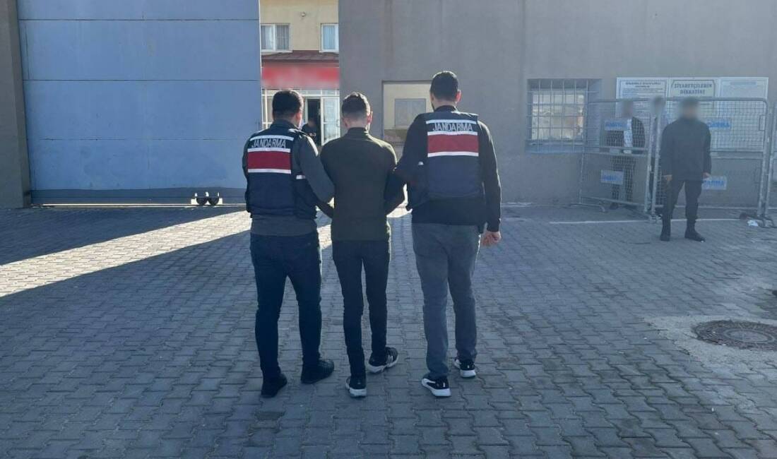 Hırsızlık suçundan kesinleşmiş cezayla aranan şahıs yakalandı Gaziantep’te hırsızlık suçundan kesinleşmiş 16 yıl hapis cezasıyla aranan şahıs,