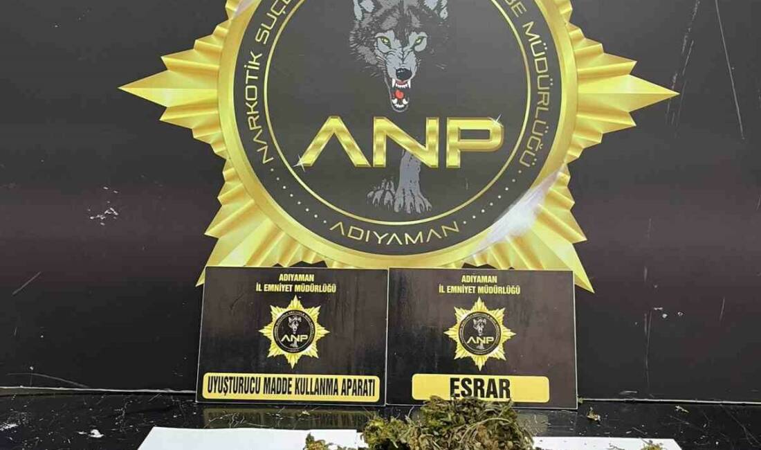 İş yerindeki klimadan uyuşturucu çıktı Adıyaman'da bir işyerinde klima içerisinde uyuşturucu madde bulundu. Narkotik Suçlarla