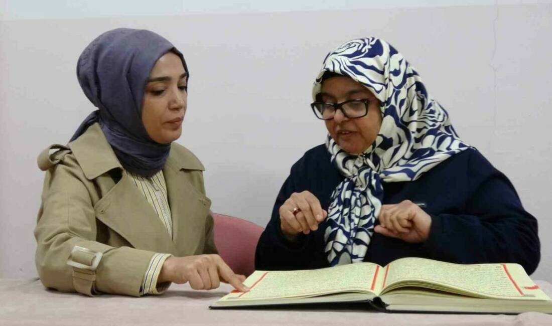 Gaziantep’te işitme engelli kadınlar için açılan Kur’an kursuna katılan 63