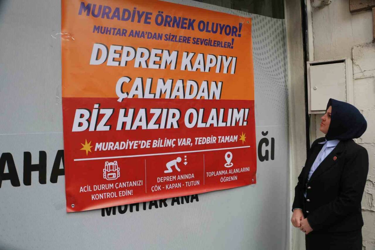 Diyarbakır'ın Bağlar ilçesindeki Muradiye Mahalle Muhtarı Dilek Demir, vatandaşlara deprem