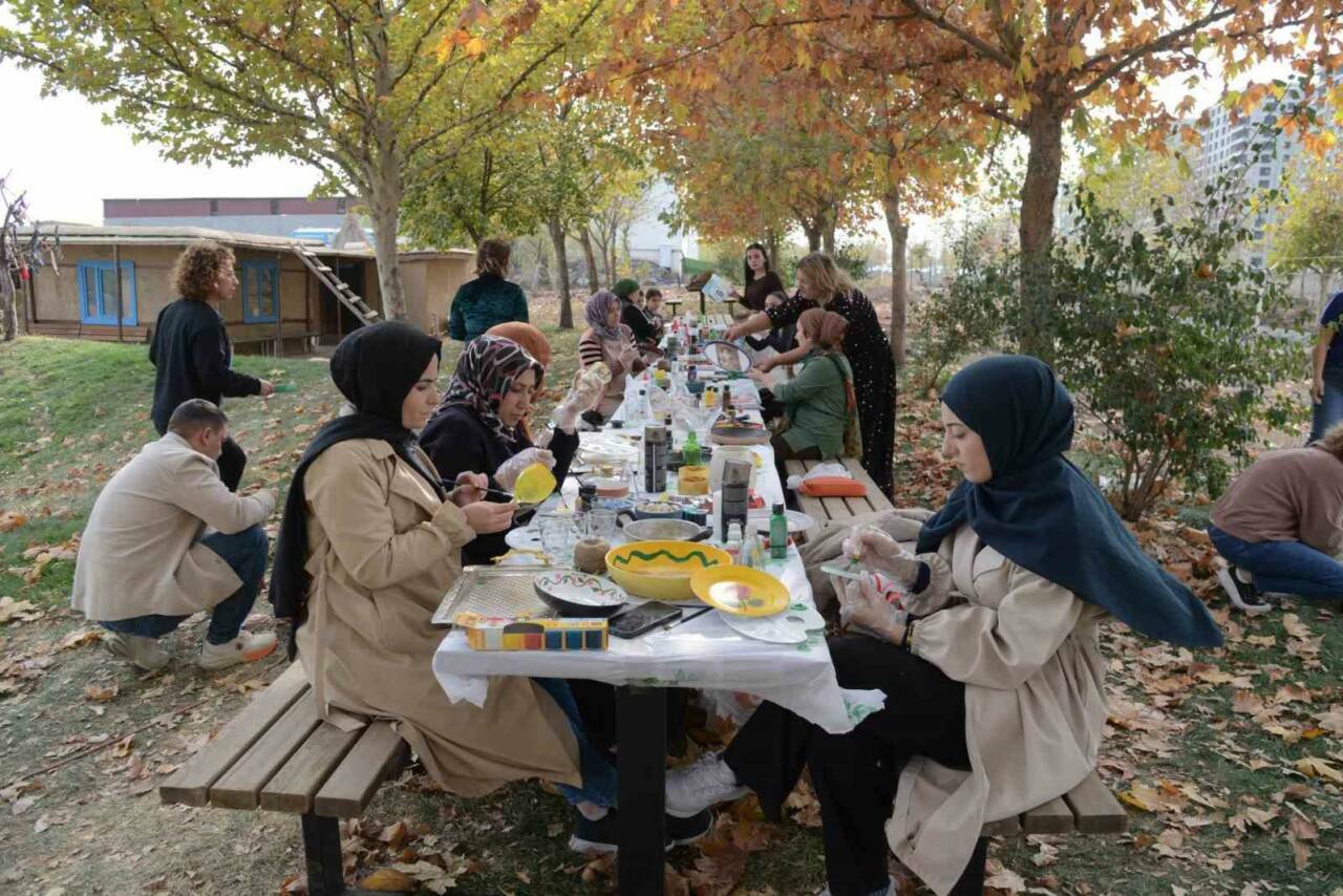 Diyarbakır Büyükşehir Belediyesi, kadınların doğayla olan bağlarını güçlendirmek ve atık
