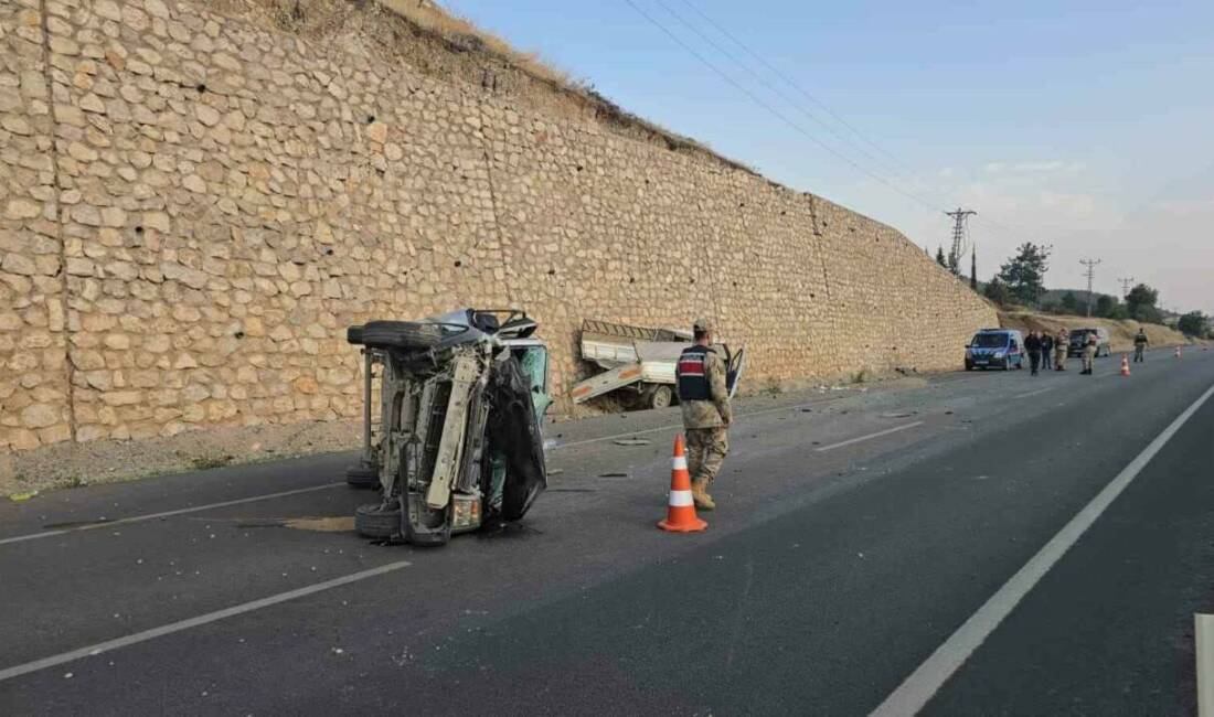 Kamyonet hafif ticari araca arkadan çarptı: 4 kişi yaralandı Gaziantep’in İslahiye ilçesinde kamyonetin hafif ticari araca arkadan çarpması sonucu
