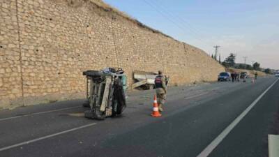 Gaziantep’in İslahiye ilçesinde kamyonetin hafif ticari araca arkadan çarpması sonucu