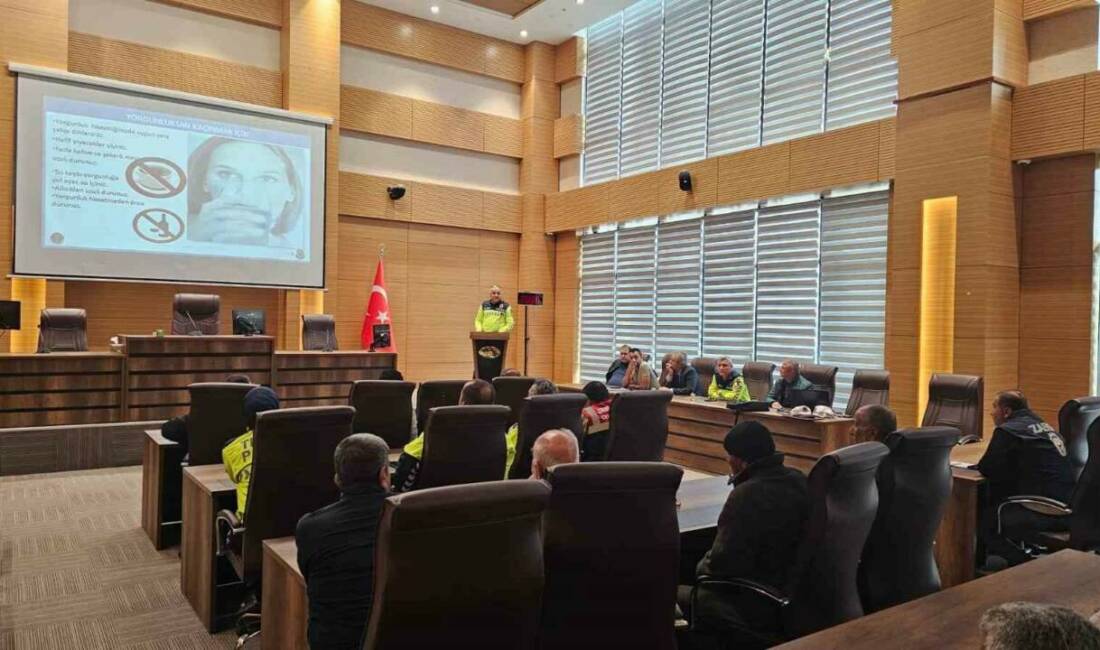 Kilis Belediyesi tarafından düzenlenen eğitimde, hafriyat işiyle uğraşan şirket temsilcileri