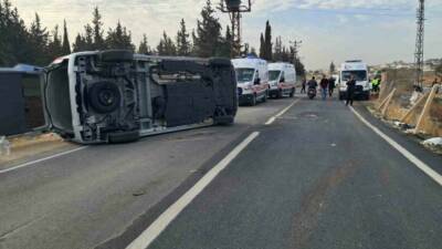 Kilis Cezaevi yolu üzerinde meydana gelen trafik kazasında panelvan ve