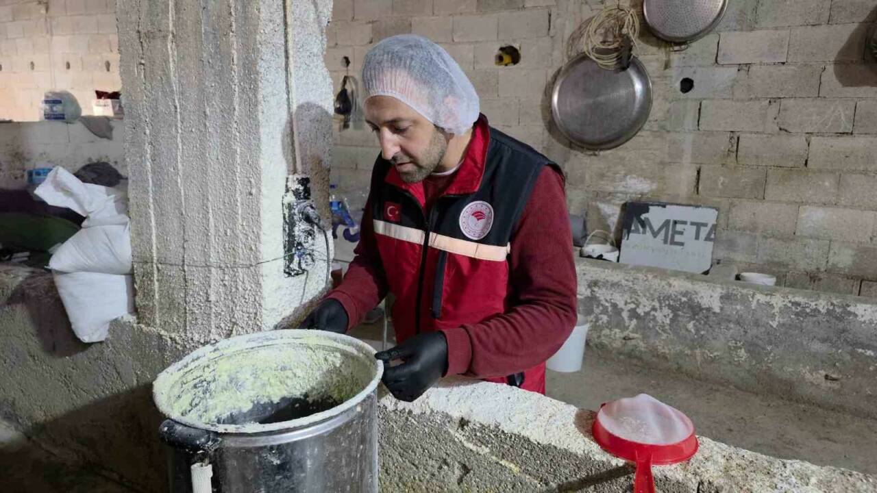 Kilis'te bir evin altında kaçak olarak peynir ve yoğurt üretimi