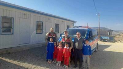 Kilis'te jandarma ekipleri, ara tatil sonrası okulların açılmasıyla öğrencilerin güvenliği