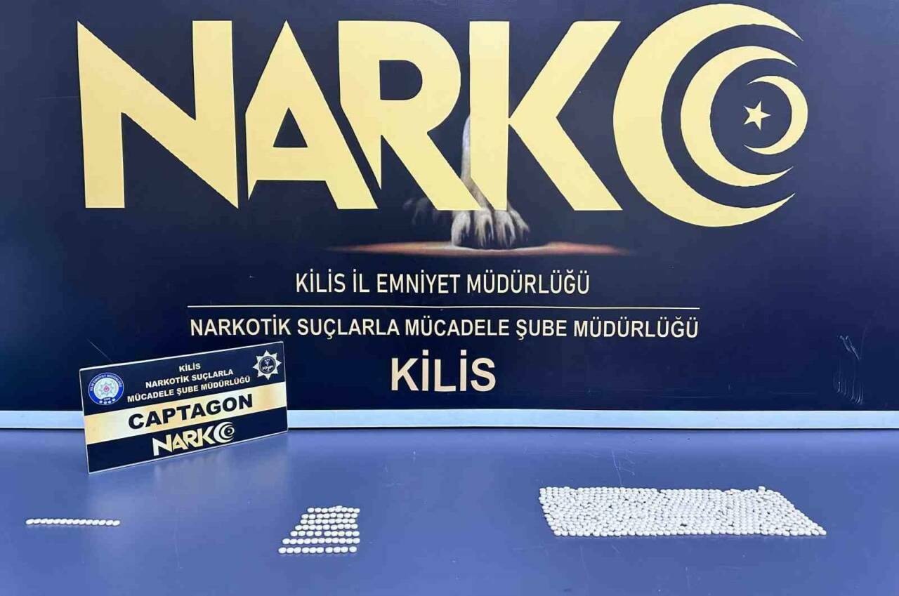 Kilis'te uyuşturucu ticaretine yönelik operasyonda 658 adet captagon ele geçirildi.