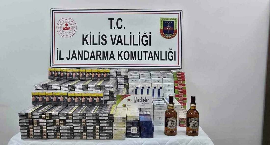 Kilis’te yol kontrolünde kaçak sigara ve alkol ele geçirildi Kilis'te yol kontrolünde H.Y. isimli şahsın aracında yapılan aramada, 2
