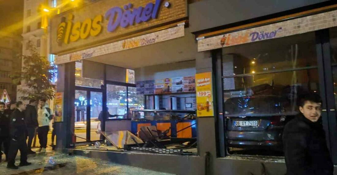 Şanlıurfa’daki bir kaza sonucunda kontrolden çıkan bir otomobil, yeni açılan