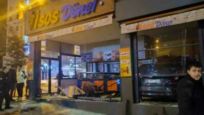 Şanlıurfa’daki bir kaza sonucunda kontrolden çıkan bir otomobil, yeni açılan