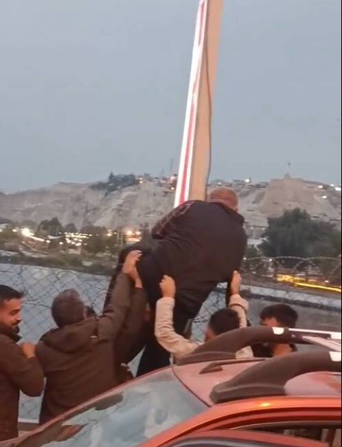 Birecik ilçesinde Adnan Menderes Köprüsü üzerinde 40 yaşlarında bir kişi,