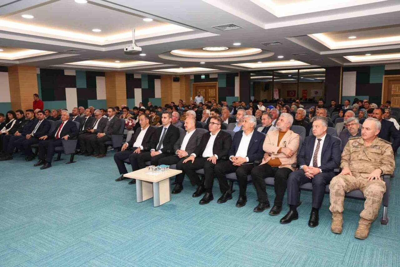 Adıyaman İl Müftülüğü tarafından düzenlenen konferansta Ankara Üniversitesi İlahiyat Fakültesi