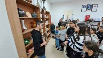 Şanlıurfa Büyükşehir Belediyesi'ne bağlı olan Zübeyde Demirkol Gençlik Merkezi kursiyerleri,