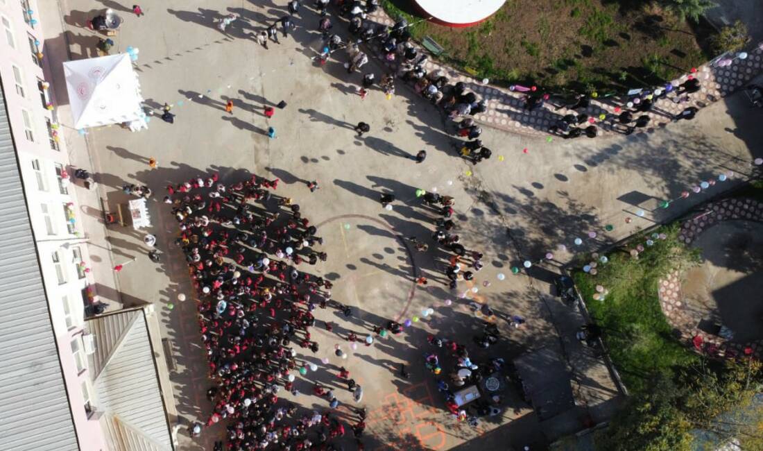 Kayabağlar beldesinde bulunan Ahmet Cevat Sevgili İlkokulu'nda 20 Kasım Dünya