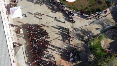 Kayabağlar beldesinde bulunan Ahmet Cevat Sevgili İlkokulu'nda 20 Kasım Dünya