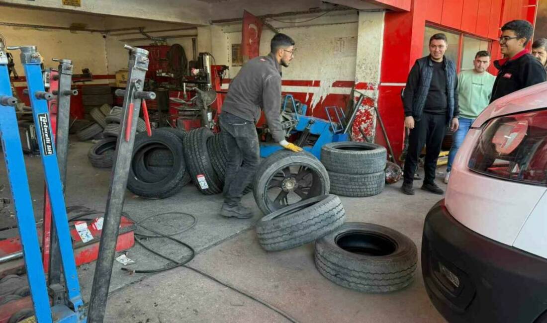 Lastikçilerde kış yoğunluğu: Sürücüler kış lastiği değişimi için akın ediyor Kış lastiği takma zorunluluğunun 15 Kasım'da başlamasıyla birlikte Gaziantep'te lastikçiler