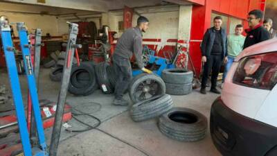 Kış lastiği takma zorunluluğunun 15 Kasım'da başlamasıyla birlikte Gaziantep'te lastikçiler