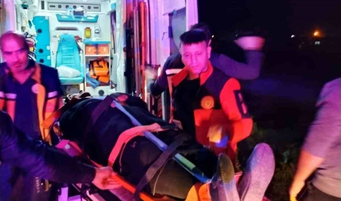 Mardin’de devrilen otomobildeki 3 kişi yaralandı Mardin'in Kızıltepe ilçesinde Eymirli Mahallesi'nde meydana gelen trafik kazasında 21