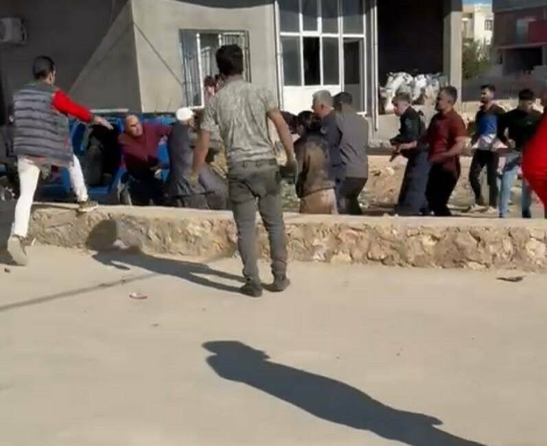 Mardin'in Artuklu ilçesinde Ortaköy Mahallesi'nde iki aile arasında çıkan sopalı