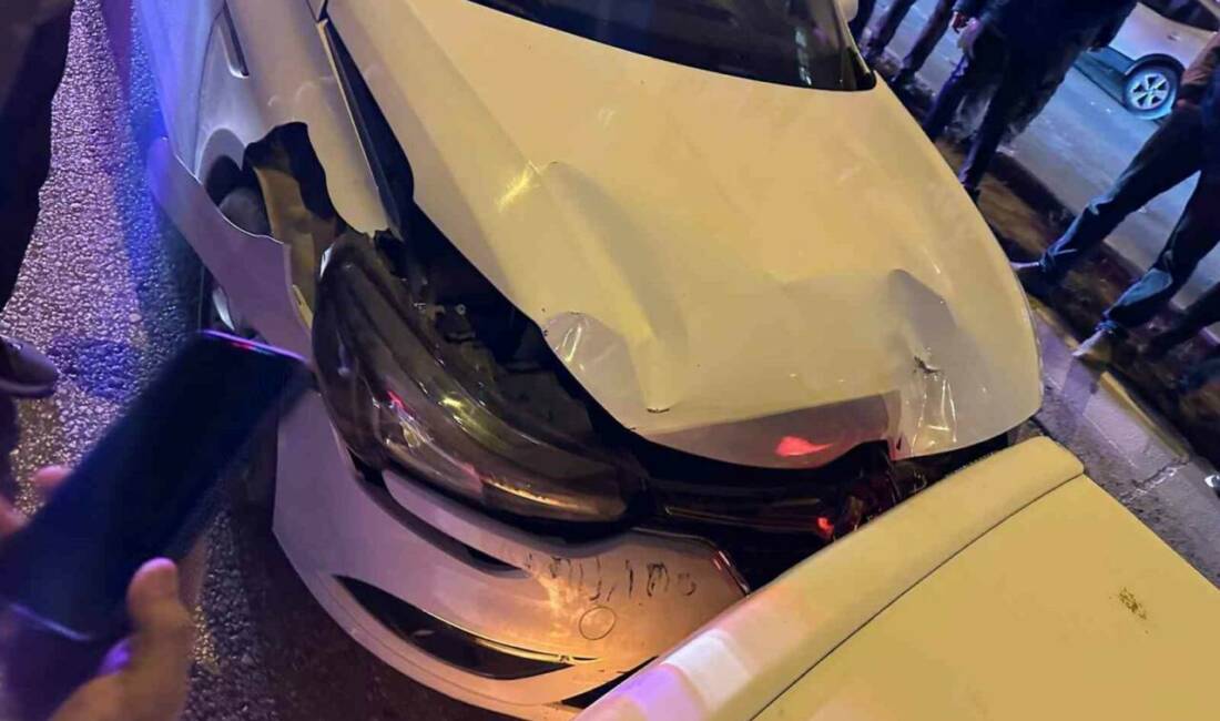 Mardin’de maddi hasarlı trafik kazası Mardin'in Kızıltepe ilçesinde meydana gelen trafik kazasında iki otomobil çarpıştı.