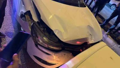 Mardin'in Kızıltepe ilçesinde meydana gelen trafik kazasında iki otomobil çarpıştı.