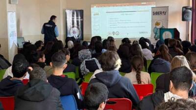 Mardin’in Artuklu ilçesinde bulunan Anadolu İmam Hatip Lisesi öğrencileri, Siber