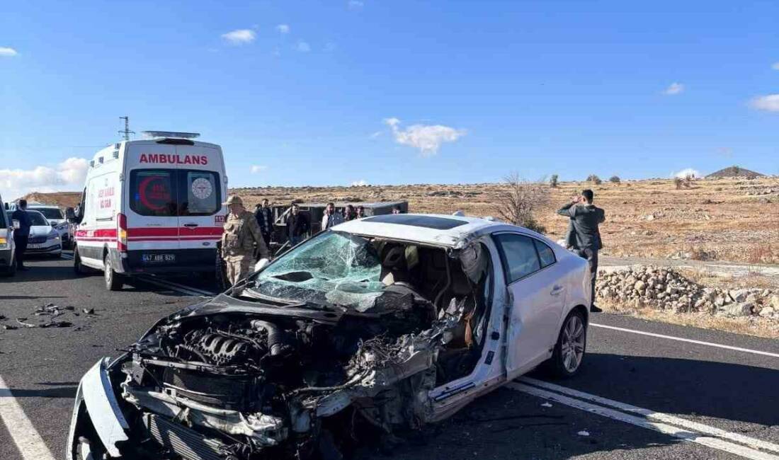 Mardin’de otomobil ile açık kasa kamyonet çarpıştı: 2 yaralı Mardin'de meydana gelen trafik kazasında otomobil ile açık kasa kamyonet