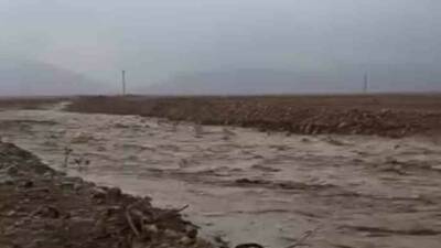 Mardin'in Kızıltepe ilçesinde meydana gelen sağanak yağışlar nedeniyle hayat felç