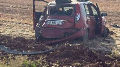 Mardin'in Nusaybin ilçesinde Çölova Mahallesi'nde meydana gelen trafik kazasında 4