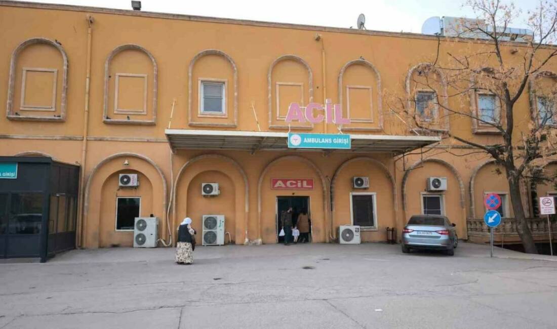 Mardin’de vahşet: Anne, baba ve 5 yaşındaki çocukları silahla vurulmuş halde ölü bulundu Mardin'in Kızıltepe ilçesinde bir apartmanda anne, baba ve 5 yaşındaki