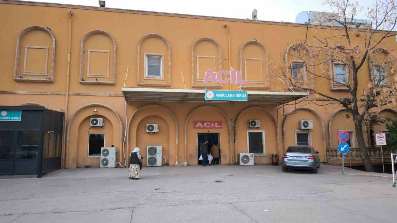 Mardin'in Kızıltepe ilçesinde bir apartmanda anne, baba ve 5 yaşındaki