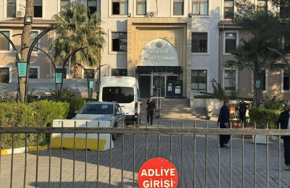 Mardin'in Kızıltepe ilçesinde yaşanan acı olayda bir aile hayatını kaybetmiştir.