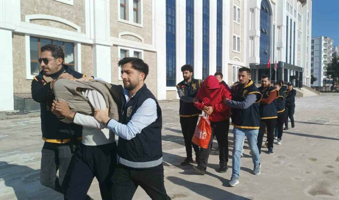 Masaj salonlarına fuhuş operasyonunda 6 kişi tutuklandı Adıyaman'da fuhuş yaptıkları ve aracılık ettikleri iddiasıyla gözaltına alınan 6