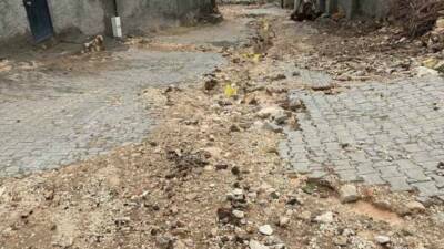 Mardin'in Mazıdağı ilçesine bağlı Kayalar Mahallesi'nde şiddetli yağışlar sonucu oluşan