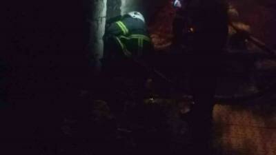 Besni ilçesinde kullanılmayan bir evde çıkan yangın, Pınarbaşı Mahallesi'nde kısa