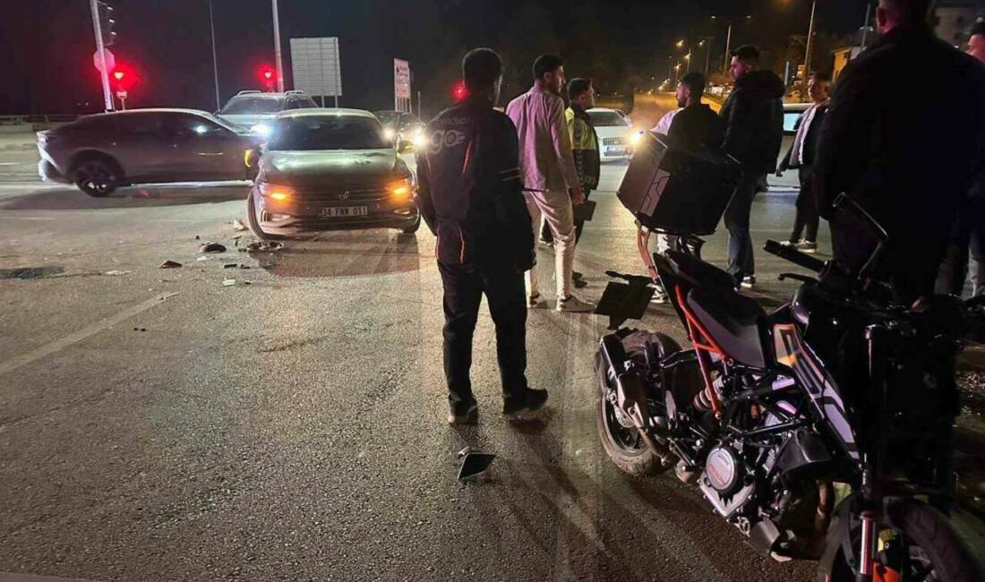 Adıyaman'da otomobil ile motosikletin çarpışması sonucu 1 kişi yaralandı. Kazanın