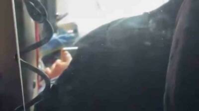 Gaziantep’te bir halk otobüsü şoförünün direksiyon başında cep telefonundan video