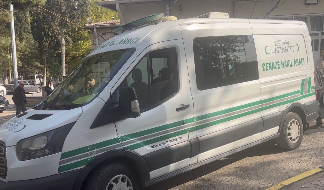 Oyun oynarken sulama kanalına düşen 2 yaşındaki çocuk boğuldu Gaziantep’in Oğuzeli ilçesinde oyun oynarken evlerinin yakınlarındaki sulama kanalına düşen