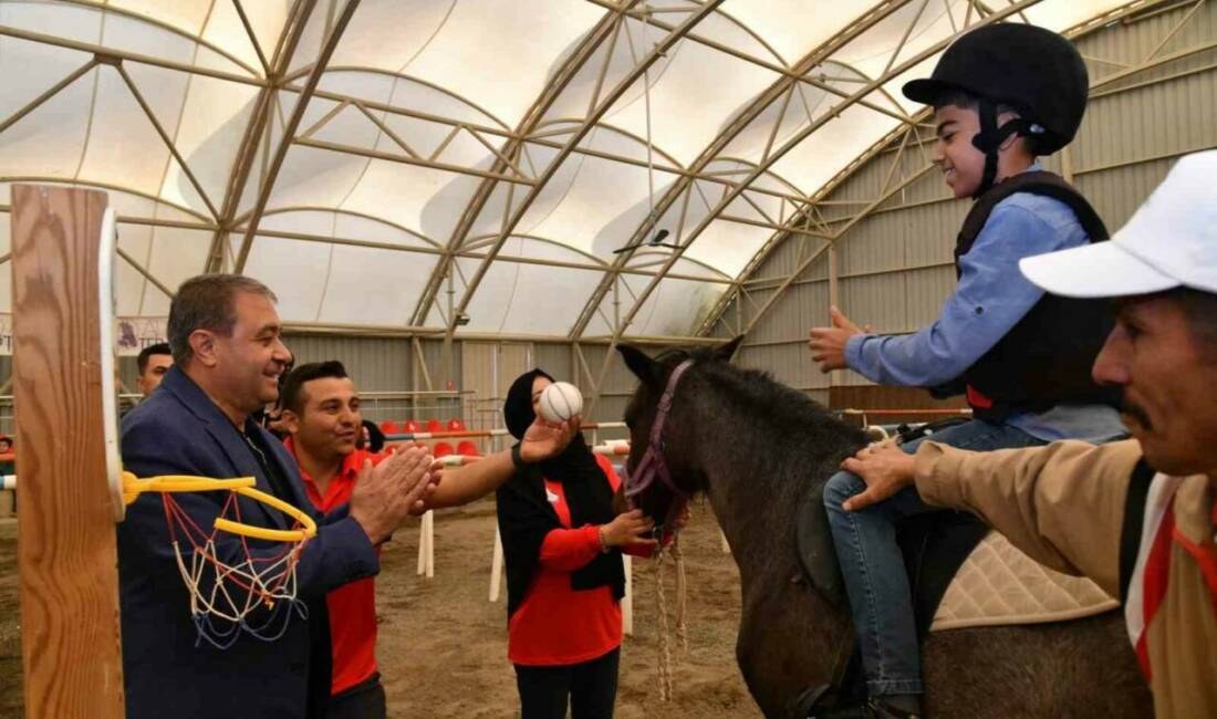 Özel özel ihtiyaç sahibi çocuklara atla terapi Şanlıurfa'da özel ihtiyaç sahibi 95 çocuk için atla terapi etkinliği