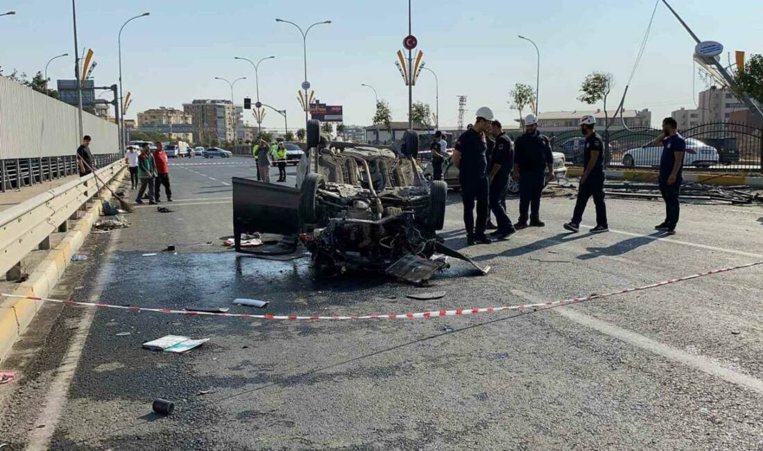 Şanlıurfa'da meydana gelen trafik kazasında kontrolden çıkan bir otomobil, refüje