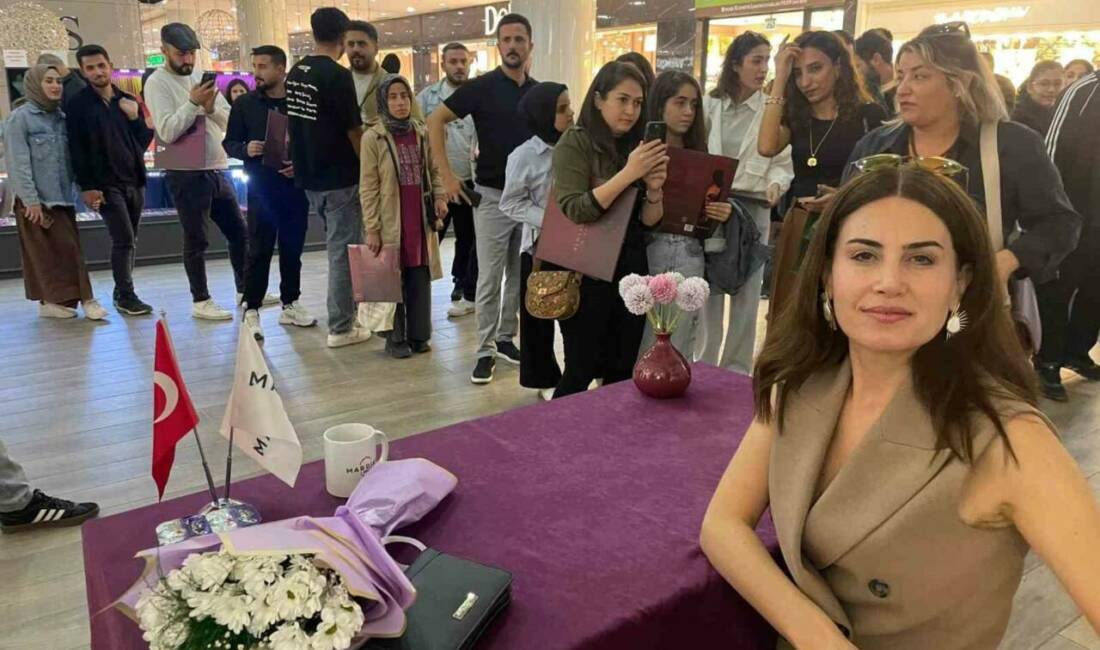 Mardian Mall, Rewşan'ı ağırlayarak müzikseverlerin ilgisini çekti. Plak imza gününde