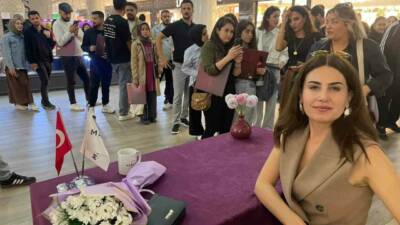 Mardian Mall, Rewşan'ı ağırlayarak müzikseverlerin ilgisini çekti. Plak imza gününde