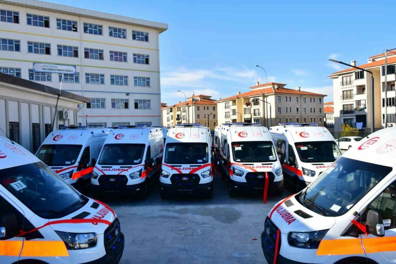 Sağlık Bakanlığı, Gaziantep'e 16 adet tam donanımlı acil yardım ambulansı