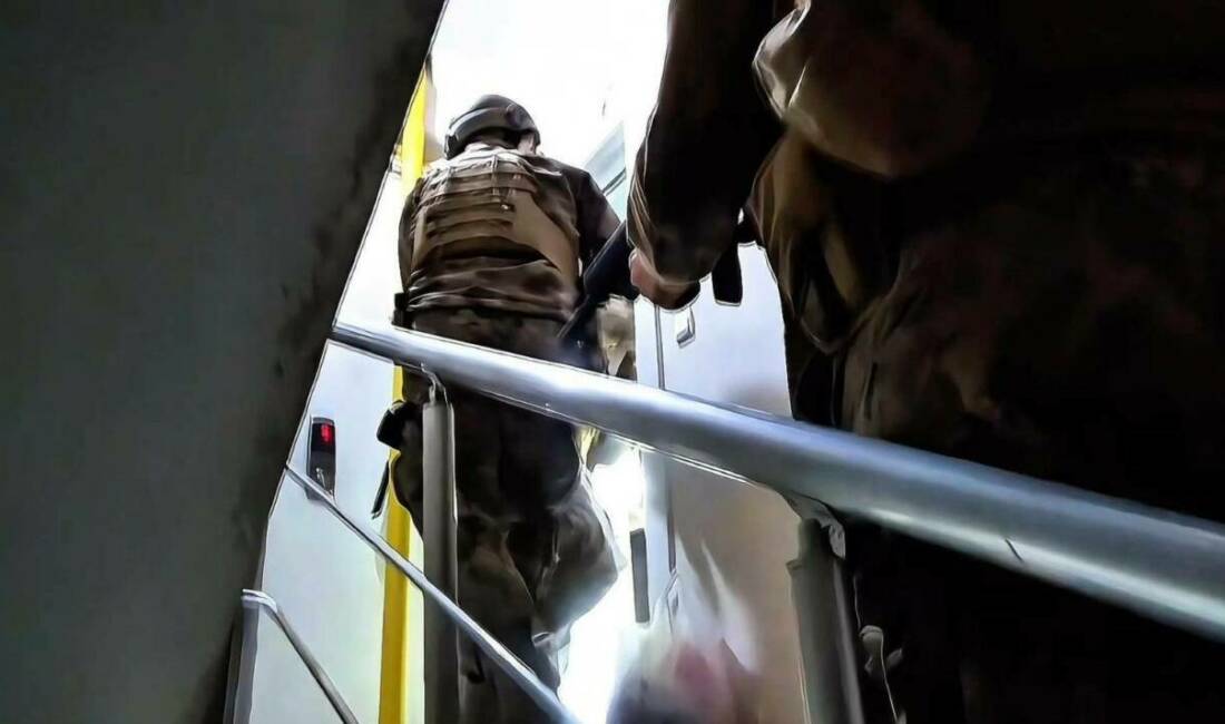 Şanlıurfa merkezli DEAŞ operasyonuna 5 tutuklama Şanlıurfa ve Gaziantep'te DEAŞ terör örgütü operasyonunda 12 zanlı gözaltına