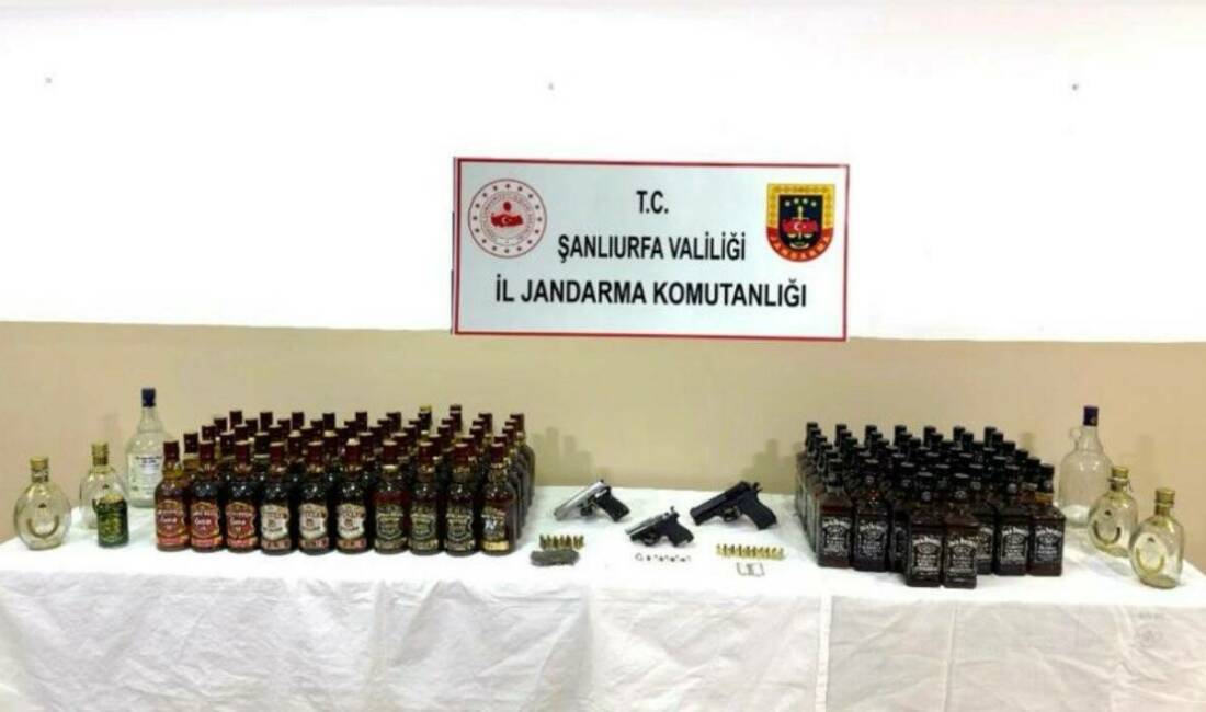 Şanlıurfa’da alkol, silah ve uyuşturucu operasyonu: 1 gözaltı Şanlıurfa’da jandarma ekipleri tarafından daha önceden belirlenen adrese düzenlenen operasyonda