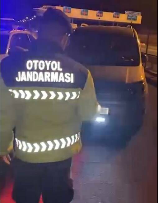 Şanlıurfa İl Jandarma Komutanlığı ekipleri, trafik güvenliğini sağlamak amacıyla denetimler