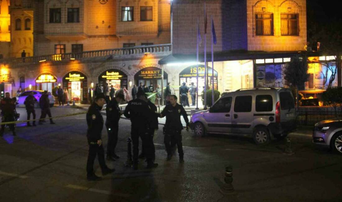 Şanlıurfa’da baharatçı dükkanına silahlı saldırı: 1 ağır yaralı Şanlıurfa'da Balıklıgöl civarındaki bir baharatçı dükkanına silahlı saldırı düzenlendi. Saldırıda